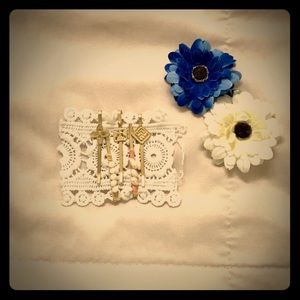 🌸 NWOT gorgeous set of gold hair pins!